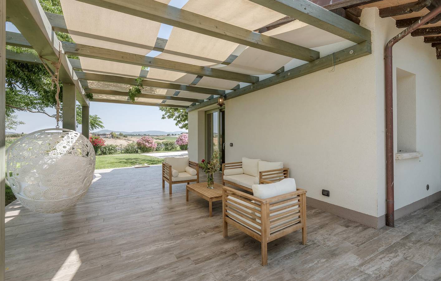 Accogliente appartamento con piscina e terrazza, a 1,5 km da Pescia Romana in Montalto di Castro, Provincia di Viterbo