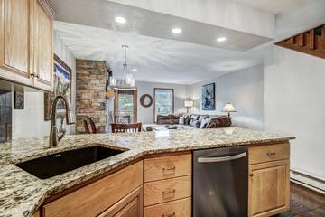 Vacation Rental for 8 Guests in Breckenridge, Summit County, Picture 2