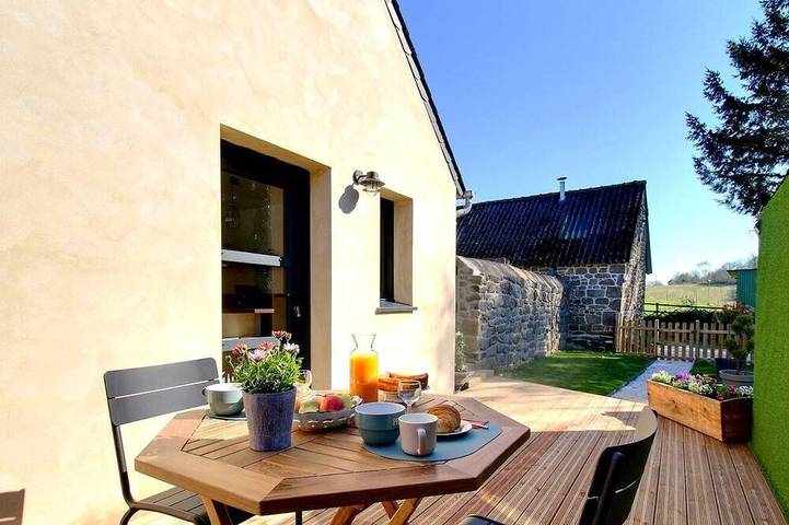 Location de vacances pour 2 personnes, avec terrasse et jardin, animaux acceptés à Lanvénégen