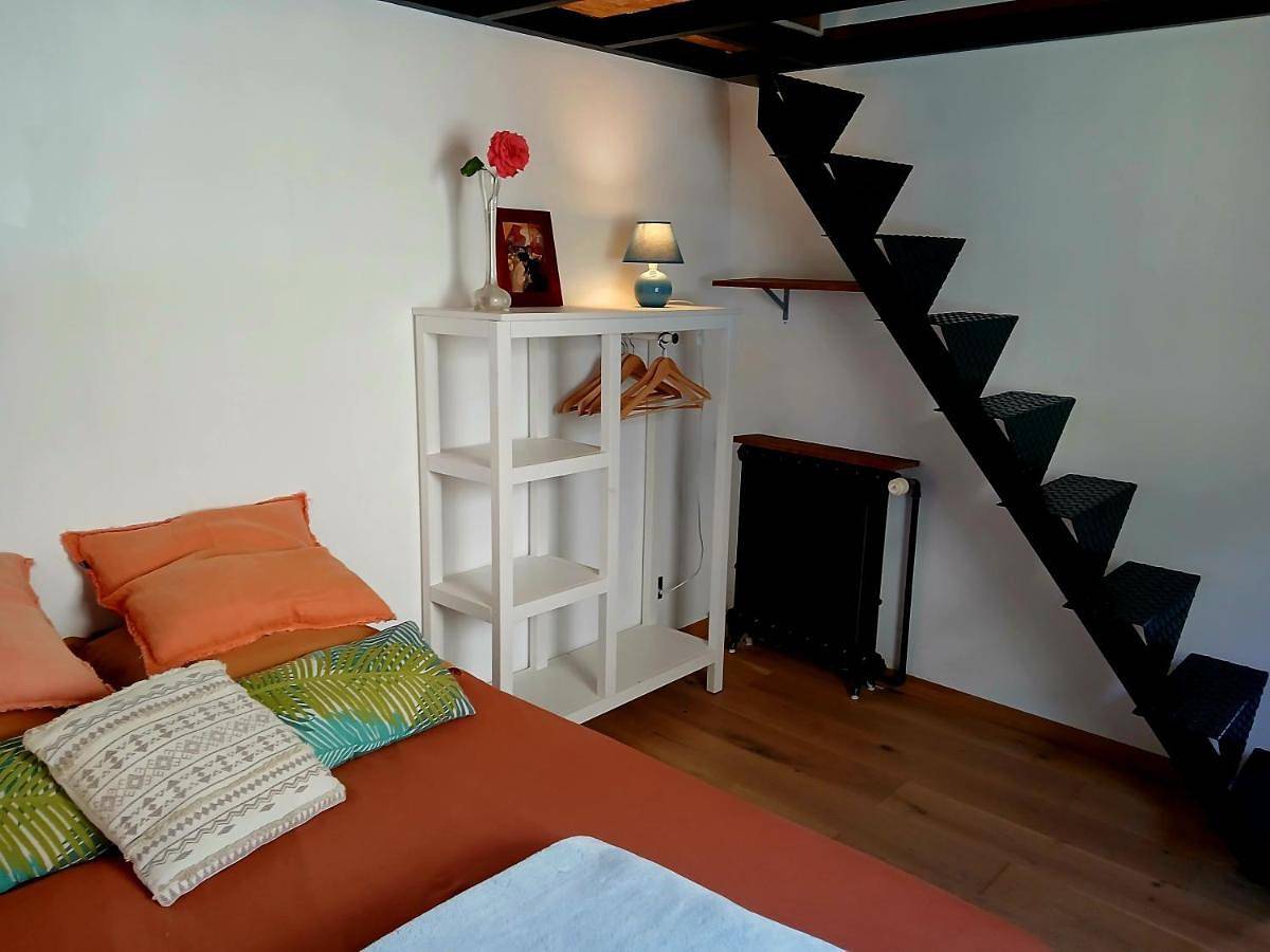 Appartement de vacances entier, Double Room with Private Bathroom in Thoiry, Yvelines