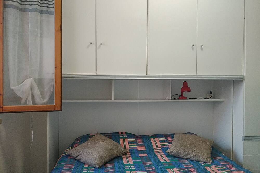 Entire apartment, Cecina mare 200 mt from the sea ground floor, separate entrance, sleeps 4 in Marina di Cecina, Cecina
