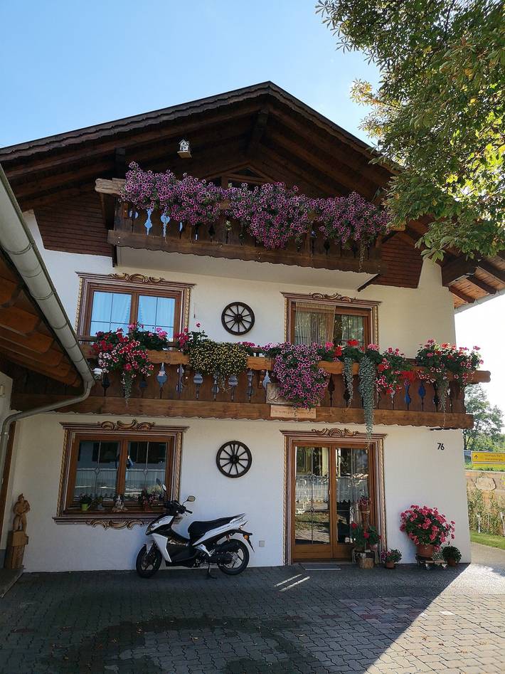Entire studio, Studio Apartment with Shared Terrace and Wi-Fi in Bad Bayersoien, Bavarian Alps