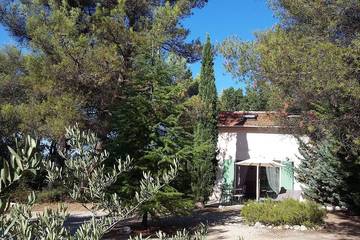 Gîte pour 4 personnes, avec piscine ainsi que sauna et terrasse à Mimet