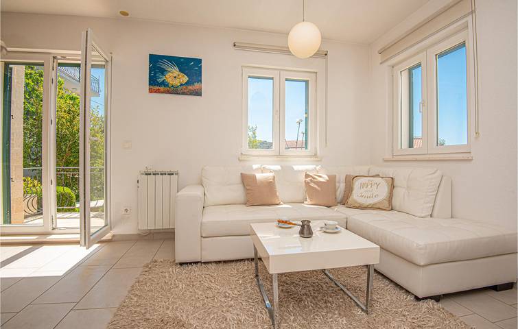 Charmant appartement d'une chambre avec vue sur la mer, terrasse et situé à 500 m de la plage in Art, Rogoznica