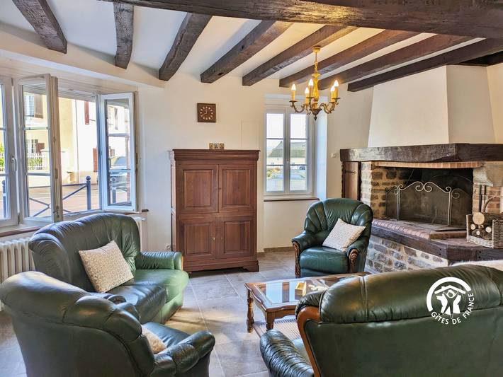 Gîte pour 8 personnes, avec jardin et terrasse, animaux acceptés dans Sainte-Suzanne-et-Chammes - 2