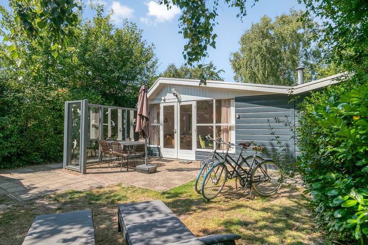 Ferienhaus für 4 Personen, mit Balkon/Terrasse und Terrasse sowie Garten und Sauna in Oostkapelle