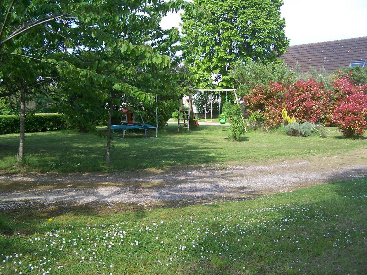 Chalet en bois in Druyes-les-Belles-Fontaines, Région d'Auxerre