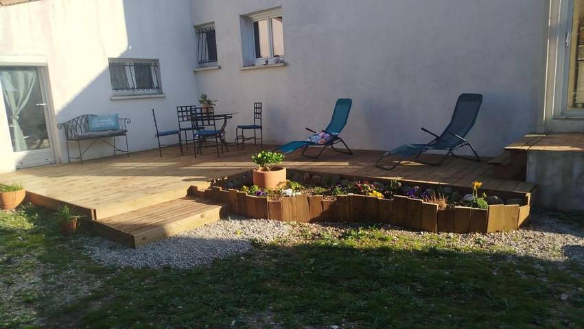Gîte pour 3 personnes, avec terrasse et jardin ainsi que vue et piscine à Causse-de-la-Selle - 2