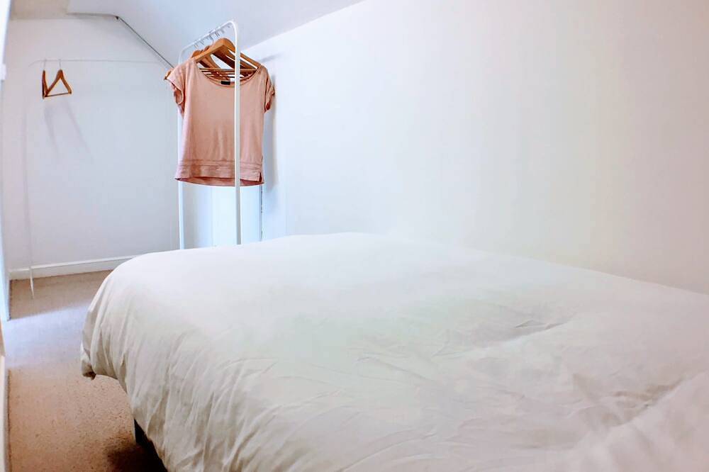 Spacious 4 bed home from home near Warwick Uni, Coventry, Nec in Coventry, Birmingham Area