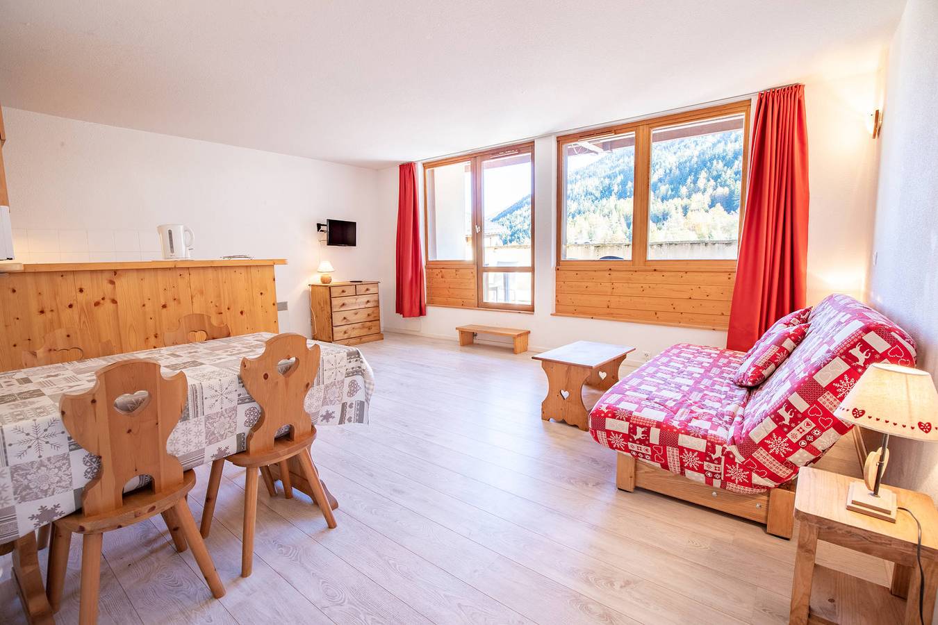 Studio entier, Studio spacieux avec belle vue sur la montagne. in La Norma, Villarodin-Bourget