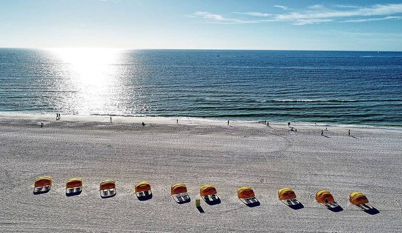 Vacation rental for 4 people, with hot tub and balcony in St. Pete Beach