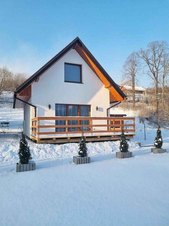 Dom dla 7 osób, z jacuzzi i ogród oraz basen w Malinka