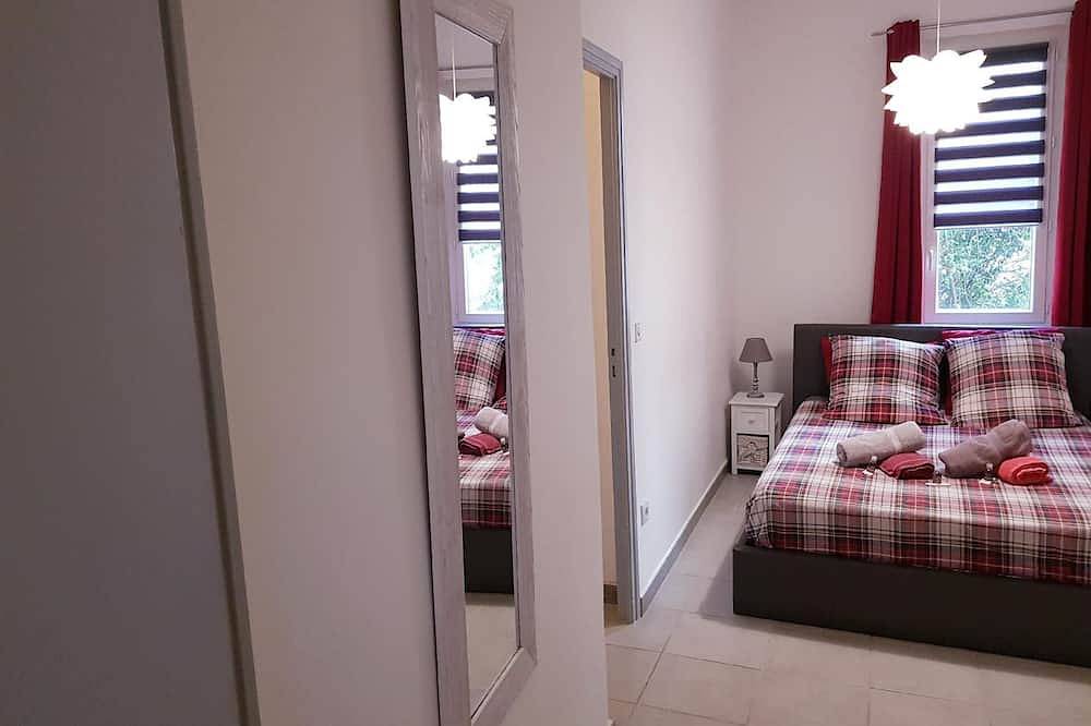 Entire apartment, Holiday apartment Salon de Provence for 1 - 4 persons with 1 bedroom - Holiday apartment in one or m in Salon-de-Provence, Aix-en-Provence region