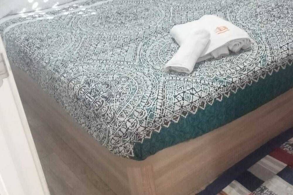 2-bedr. house in camping site-Parque Verde near Arrábida and Sesimbra in Quinta do Conde, Halbinsel von Setúbal