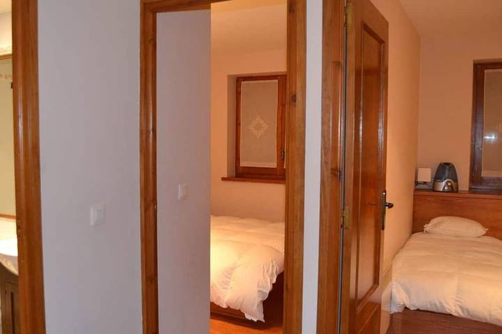 Apartamento entero, Apartamento 3 hab. 8 Pax, Tenis, Chimenea, Vistas y Mascotas Ok in Ger, Pirineo Catalan