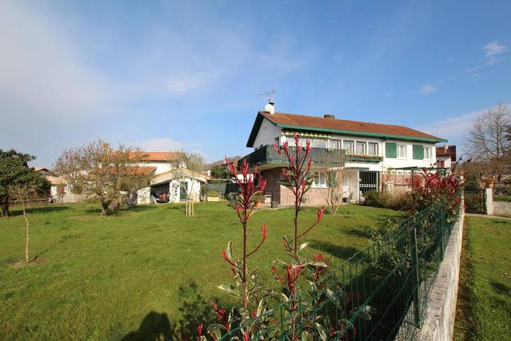 Gîte pour 4 personnes, avec Terrasse et Jardin