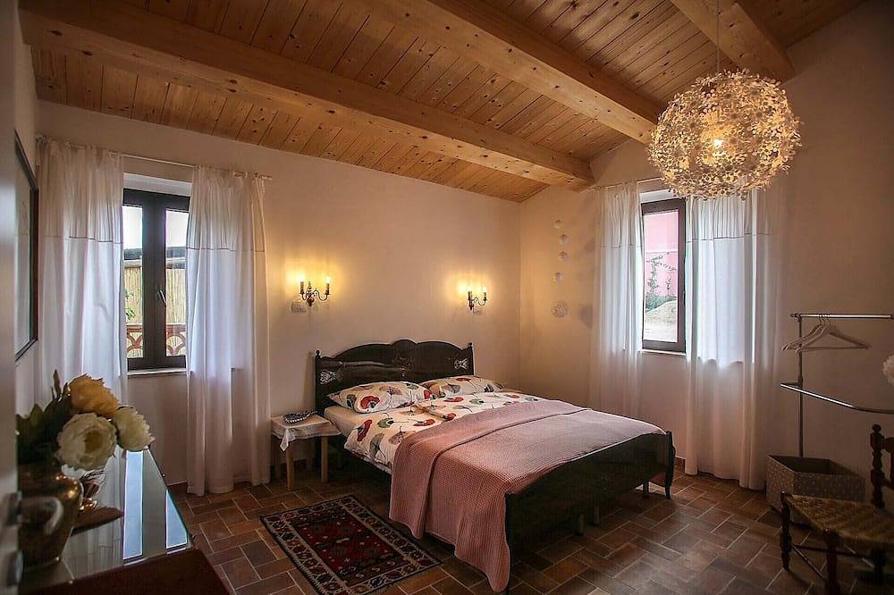 Feistehendes, komfortables Ferienhaus im Weinbaugebiet mit grossartigem Panorama in Serra de' Conti, Ancona Provinz