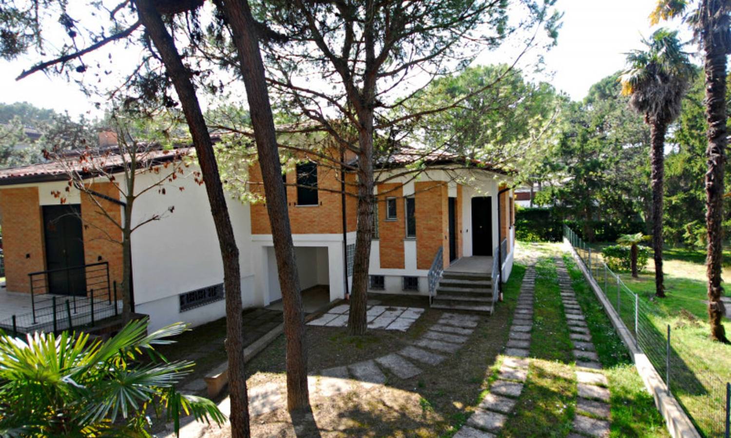 Rifugio verde vicino alla spiaggia in Lignano Pineta, Lignano Sabbiadoro