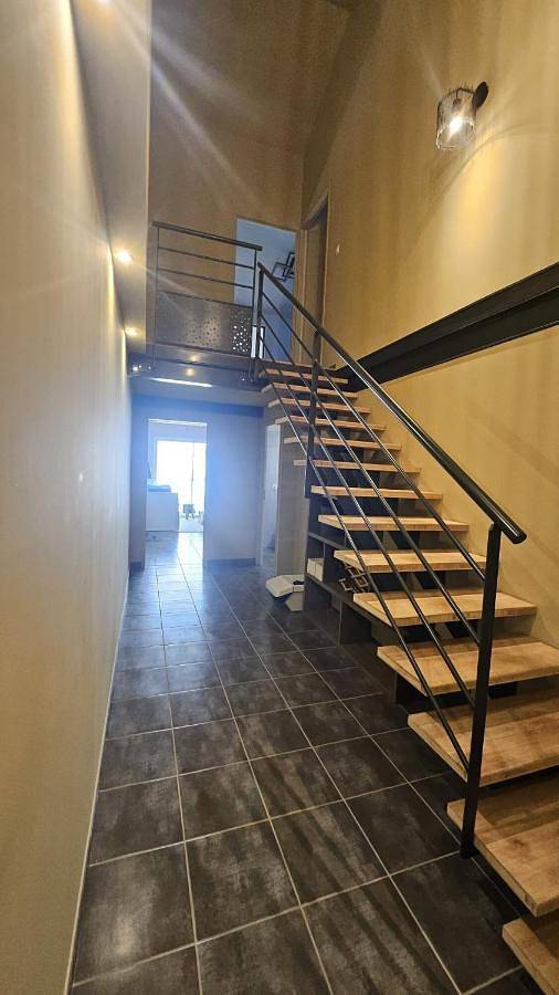 Gîte pour 8 personnes, avec terrasse à Le Péage-de-Roussillon