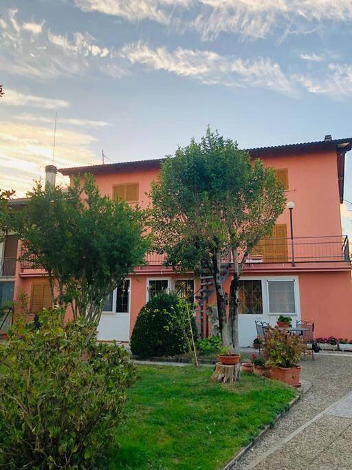 Rustico per 2 persone, con Terrazza e Giardino in Umbria