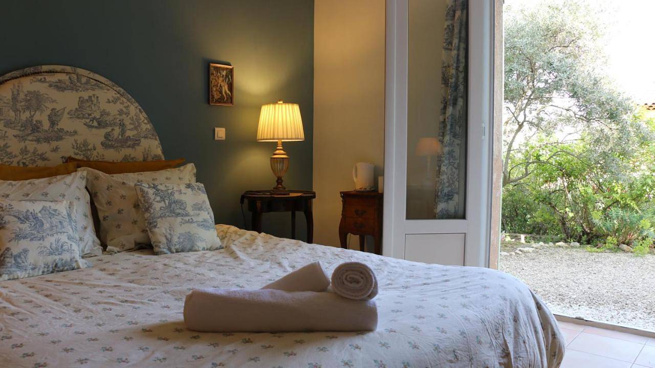 Double Room with Garden View in Cabrières-d'Aigues, Parc naturel régional du Luberon