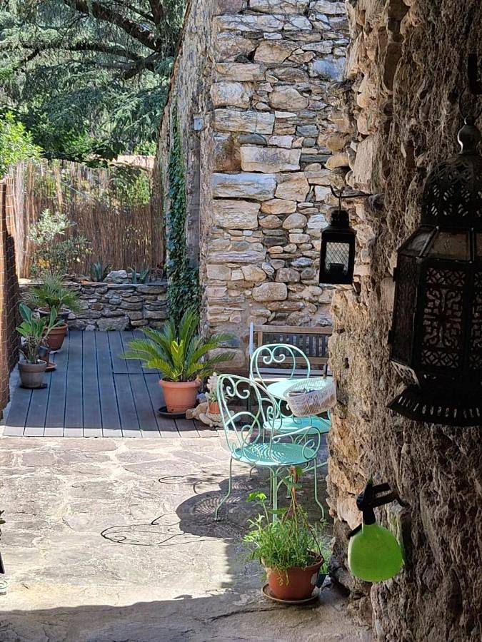 Location de vacances pour 3 personnes, avec Terrasse ainsi que Jardin et Vue à Prémian