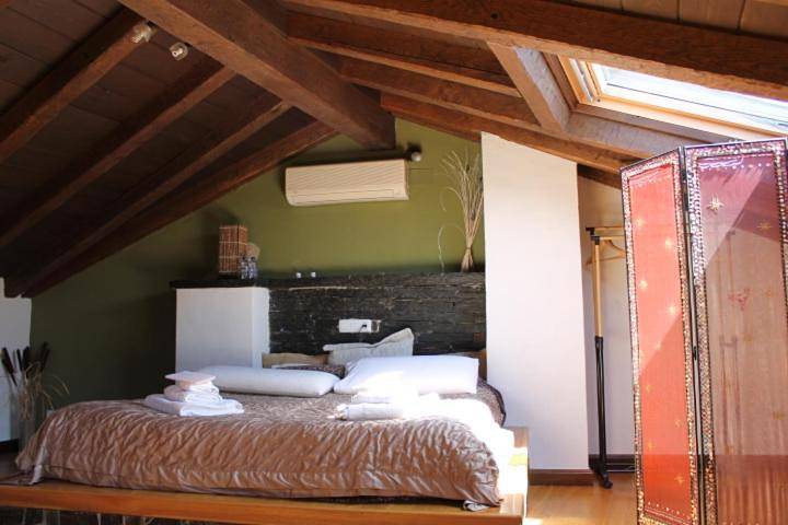 Casa rural para 8 personas, con piscina para niños y sauna además de jacuzzi y balcón en San Miguel de Valero - 4