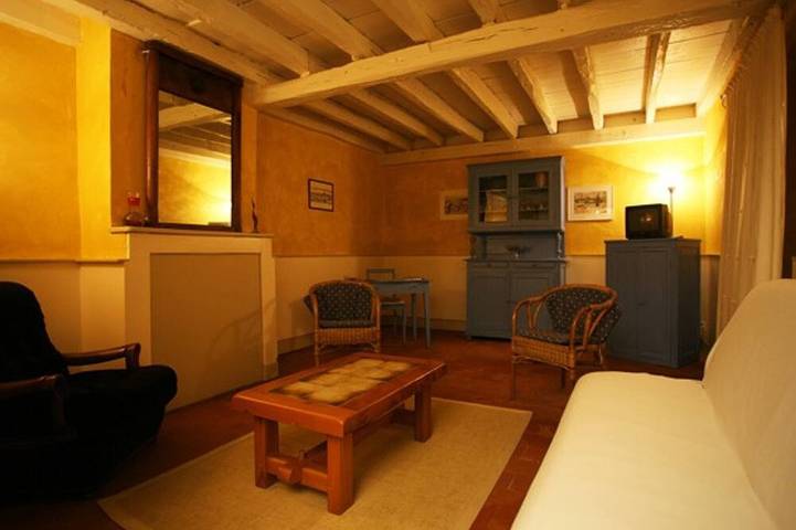 Gîte pour 4 personnes, avec Terrasse et Jardin à Le Veurdre