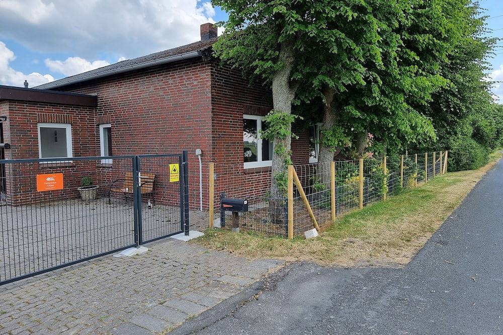 Ferienhaus Ckate Gemütliches Ferienhaus mit Kamin, Sauna & großem Garten in Brokdorf, Kreis Steinburg