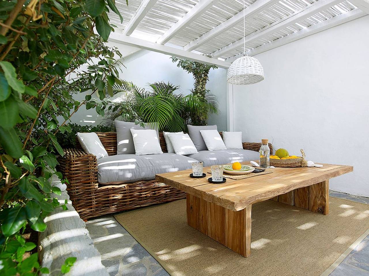 Thrilling Milos Suite | Nisi Living Suite | Private Furnished Balcony | Outdoor Dining Area | Prime Location in Pollonia, Milos