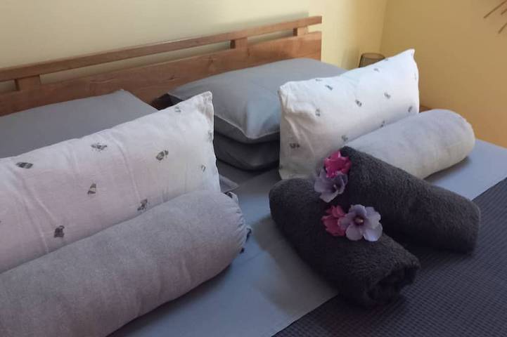 Location de vacances pour 2 personnes, avec terrasse et jardin à Lussas-et-Nontronneau - 4