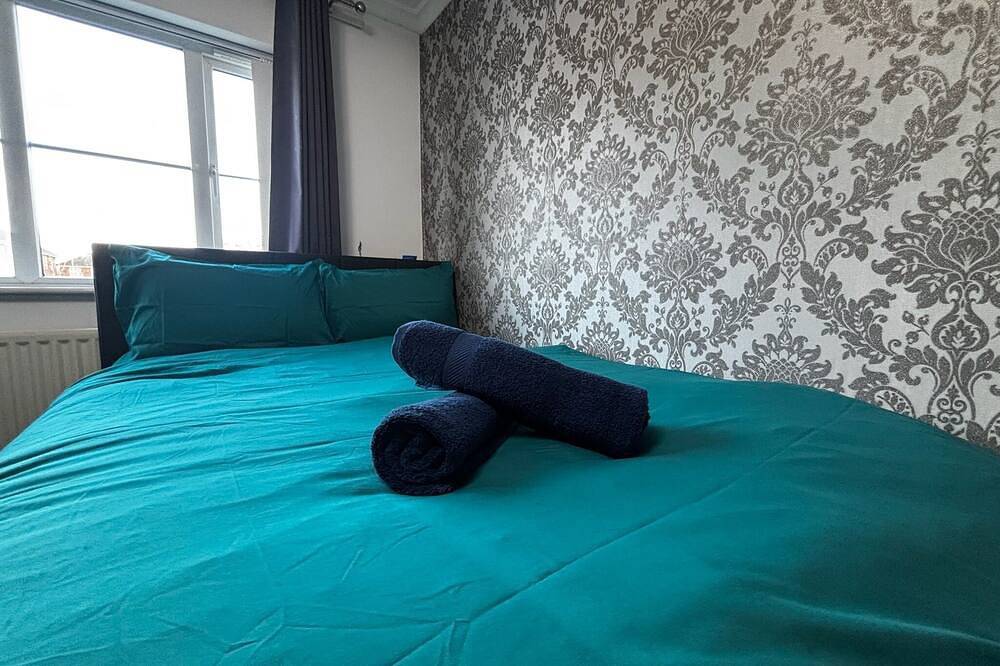 Ganze Wohnung, Semi Detached City Retreat - Jacuzzi - Pool Table - Driveway Parking in Cardiff, Cardiff und Umgebung