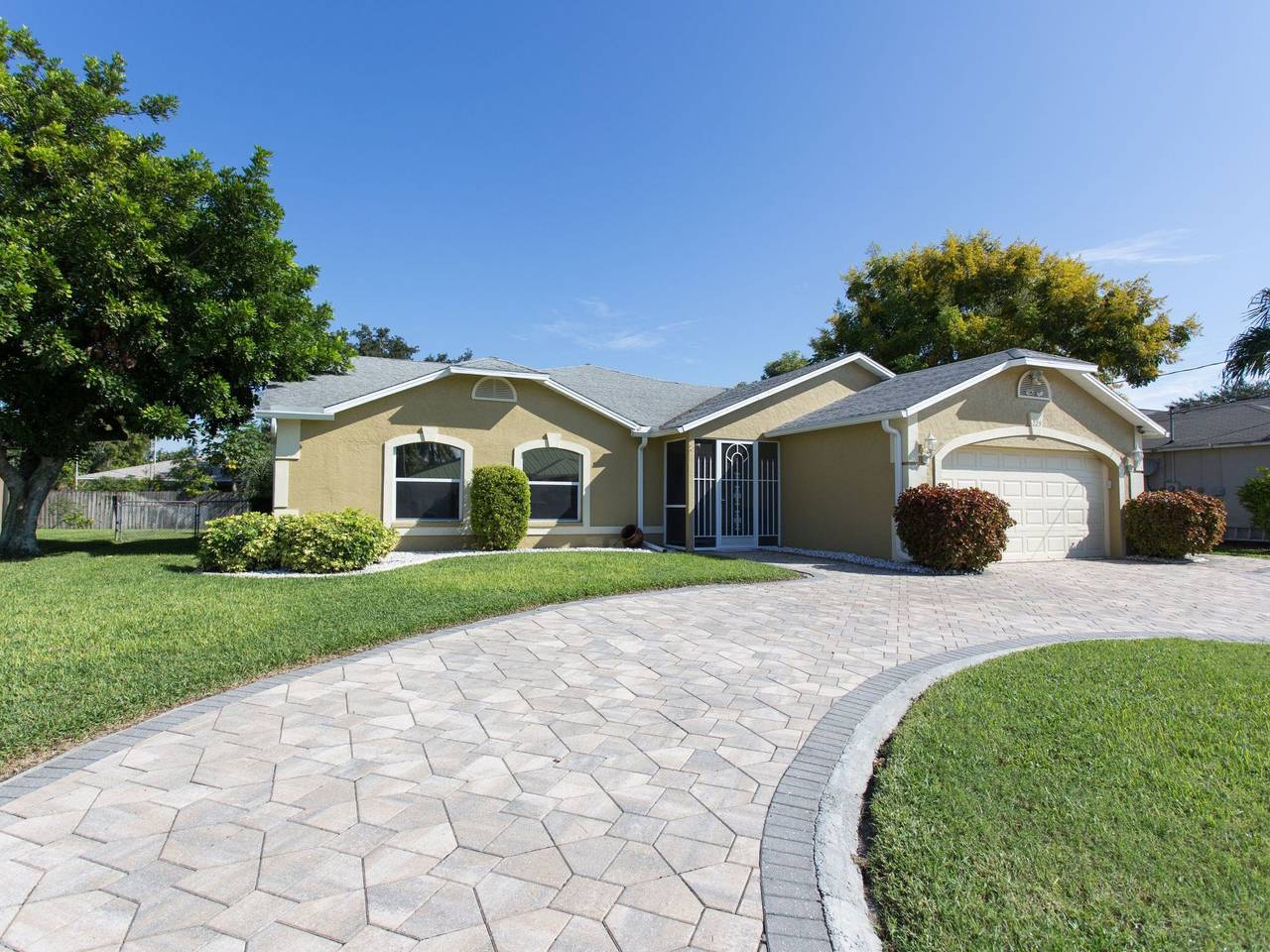 Pelican Paradise in Cabo Coral, Southwest Florida