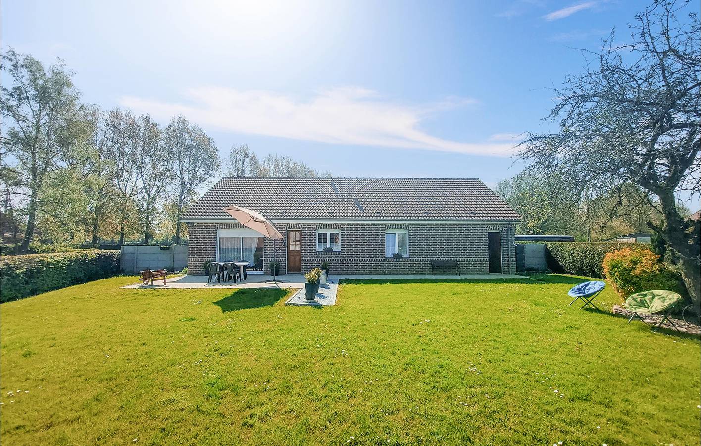 Cozy Garden Apartment 300m from Quœux-Haut-Maînil Center in Quœux-Haut-Maînil, Arras region