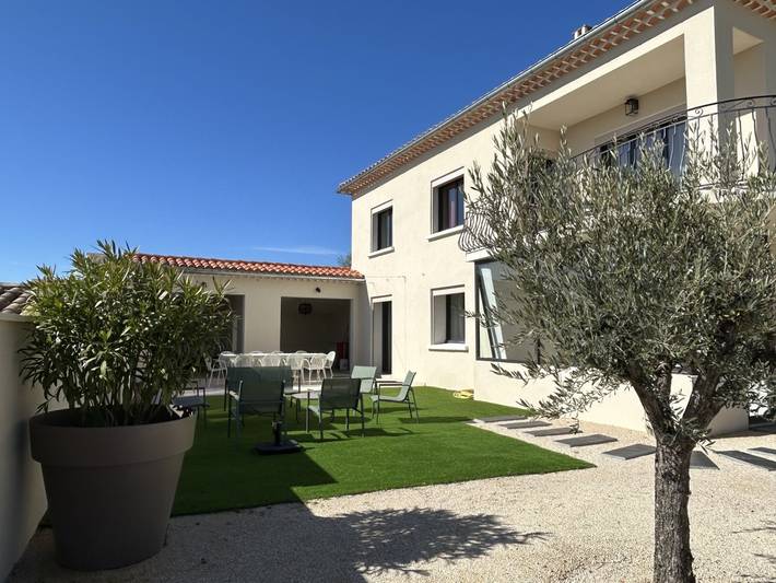 Location de vacances pour 10 personnes, avec piscine ainsi que jardin et balcon à Vaison-la-Romaine - 3