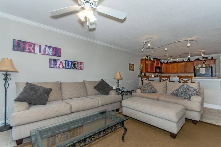 Vacation rental for 8 people, with pool and balcony in Lake Martin