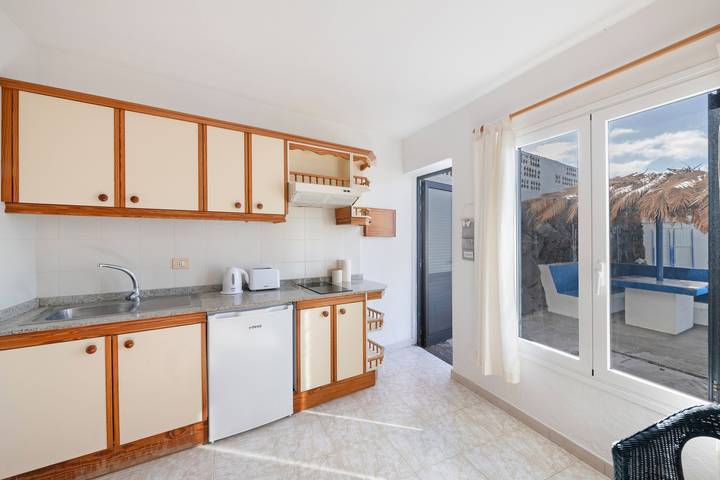 Apartamento entero, Apartamento 'La Bayana - 3' con vistas al mar, piscina comunitaria y Wi-Fi in Puerto Naos, Los Llanos de Aridane