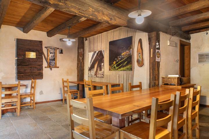 Entire apartment, Apartment 'Furfulera' with Mountain View, Shared Garden and Balcony in Tartano, Alpi Orobie Occidentali