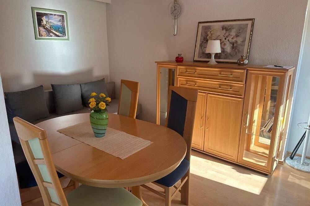 Ganze Wohnung, Gemütliche Ferienwohnung nah am Schloss Benrath Düsseldorf mit Terasse und Küche in Düsseldorf, Düsseldorf und Umgebung