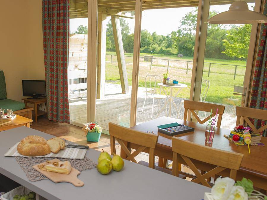 Pierre & Vacances Résidence Les Rives de la Seugne - Appartement 7 personnes - 1 Chambre + 1 Coin Nuit - Terrasse Ou Balcon in Jonzac, Région de Jonzac