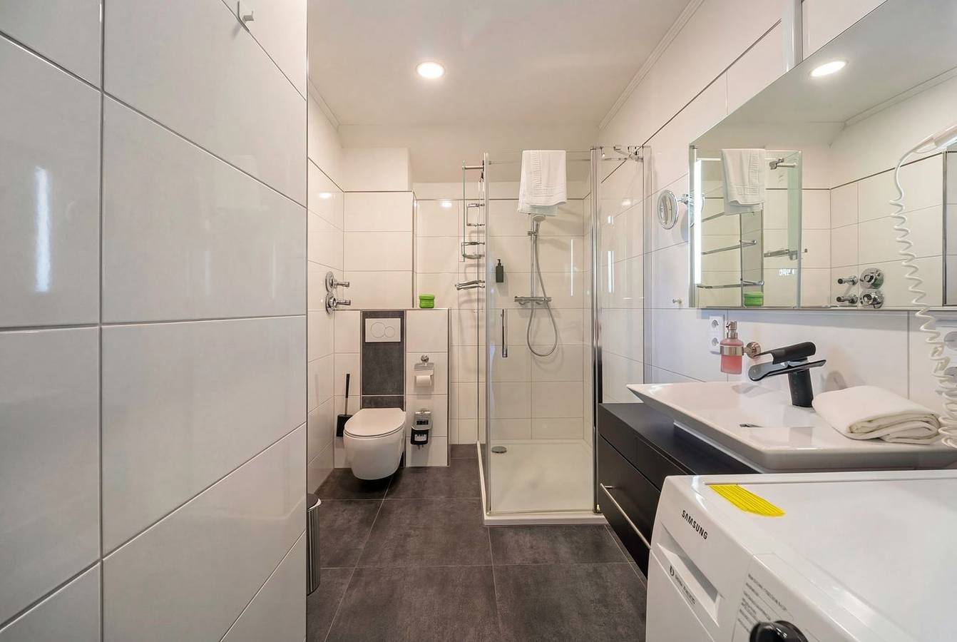 Ganze Wohnung, Lichtdurchflutetes Penthouse mit Sauna und drei Balkonen in Bad Zwischenahn in Zwischenahner Meer, Bad Zwischenahn