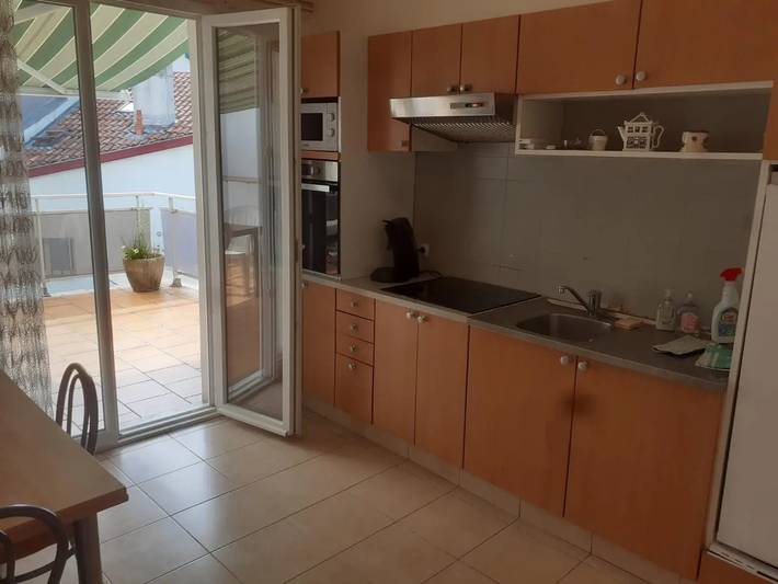 Apartamento entero, Apartamento en Saint-Jean-de-Luz con vistas a la montaña, terraza privada y Wi-Fi in San Juan de Luz, Region de Bayona