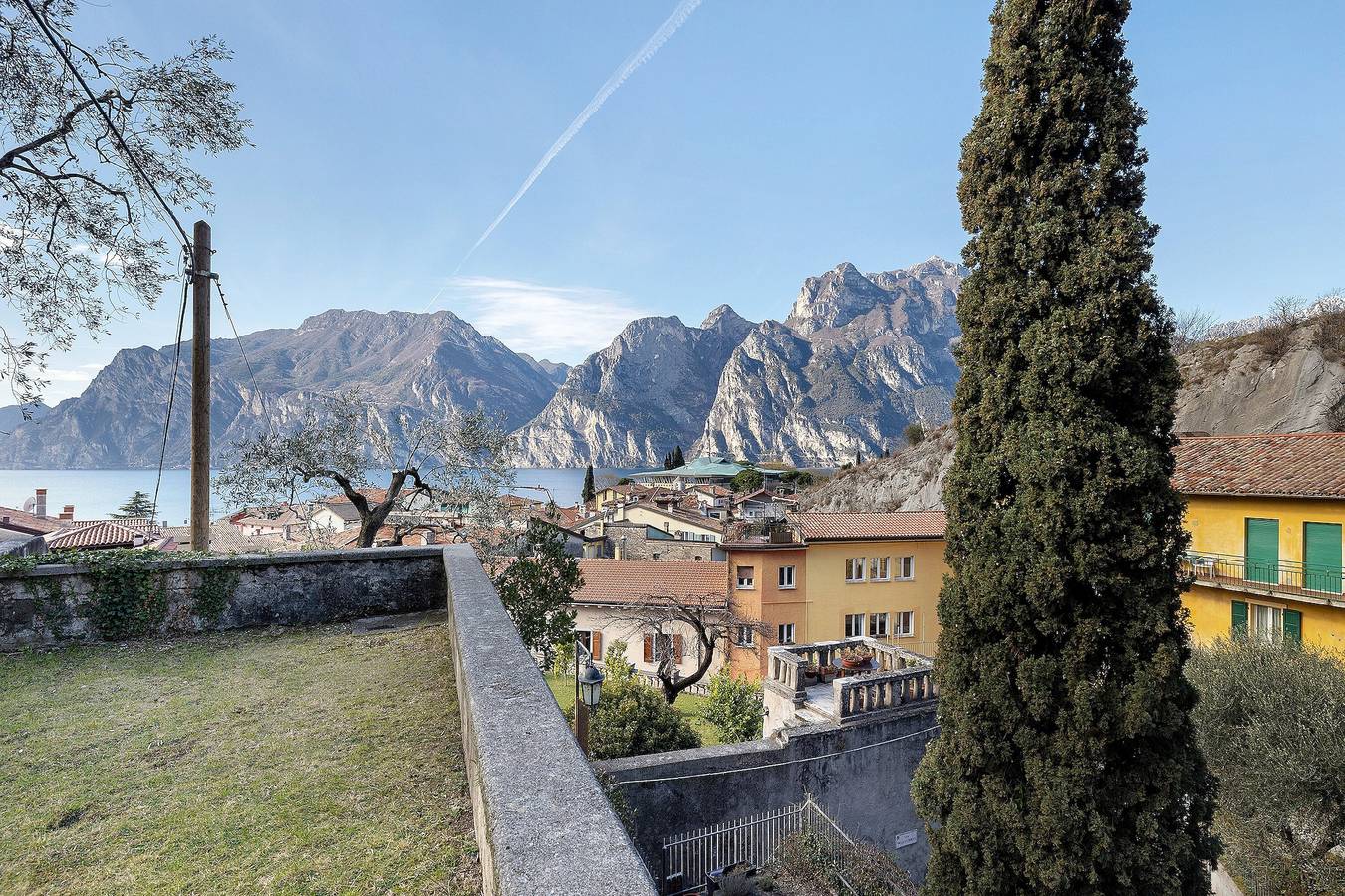 Entire apartment, Villa G with Lake View, Private Terrace Steps from Lake Garda in Torbole, Nago-Torbole