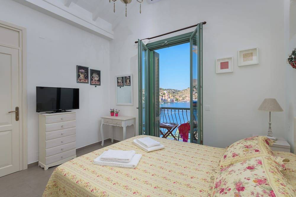 Entire apartment, House in Symi with sea view in Ano Symi, Turkish Aegean