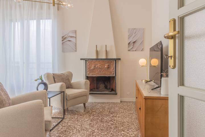 Location de vacances pour 4 personnes, avec balcon ainsi que jardin et vue sur le lac à Mandello del Lario - 3