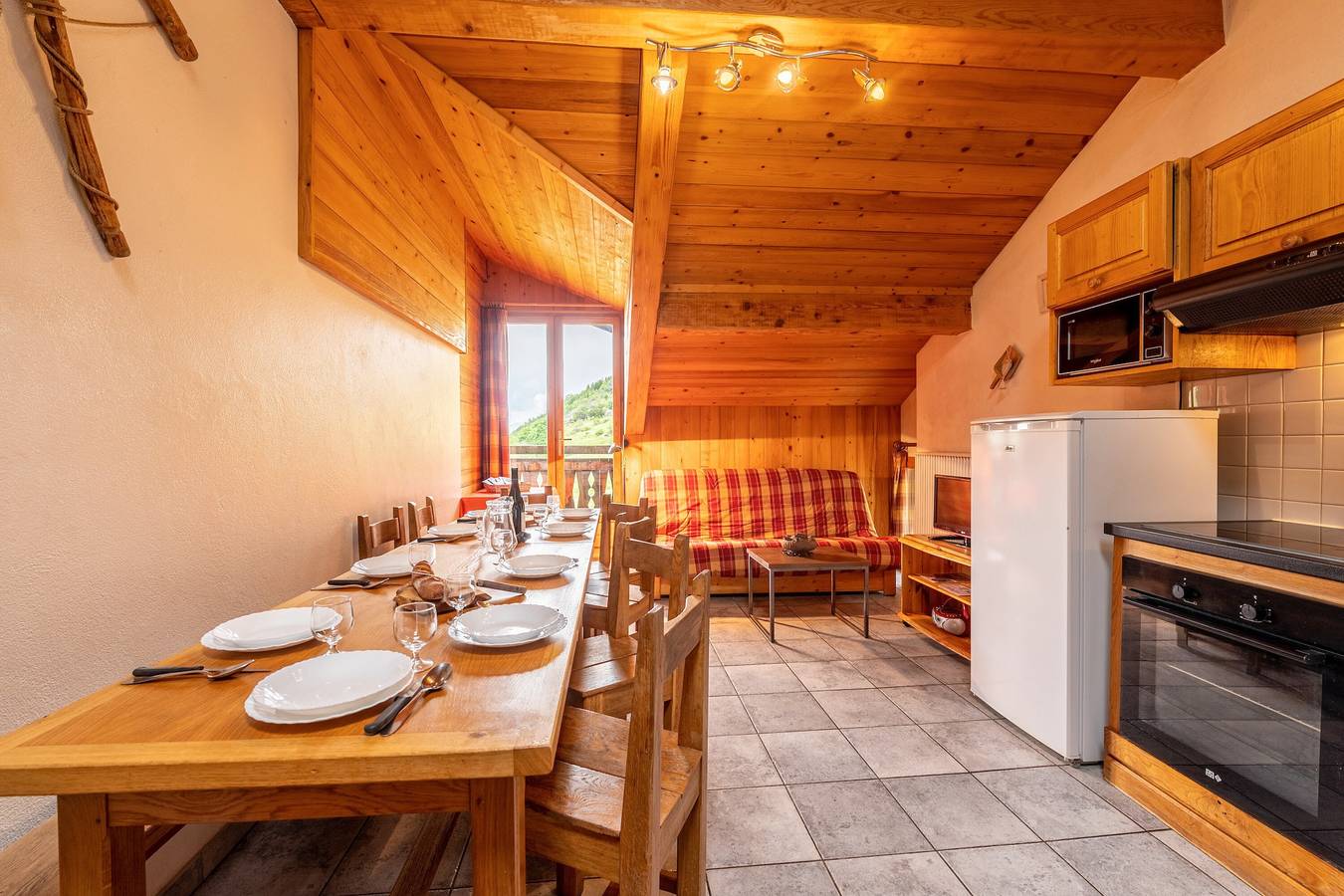 Appartement entier, Appartement 'Chalet Le Choucas N°3' avec vue sur les montagnes, balcon et Sauna in Les Menuires, Saint-Martin-de-Belleville