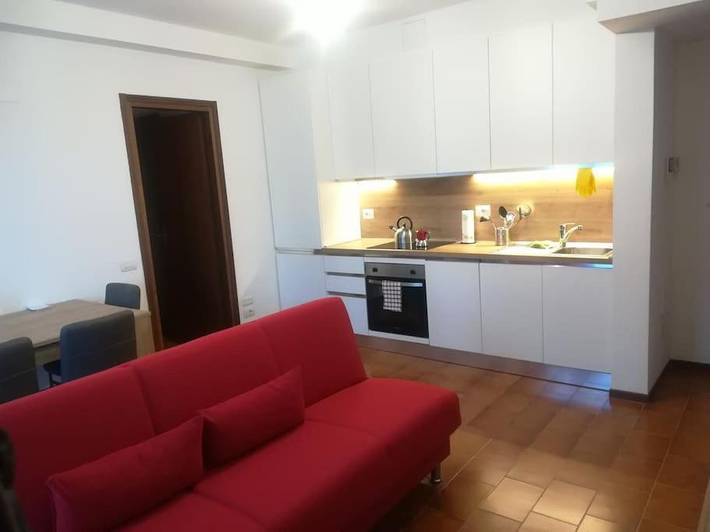 Gîte pour 3 personnes, avec terrasse ainsi que jardin et vue à Lierna - 2