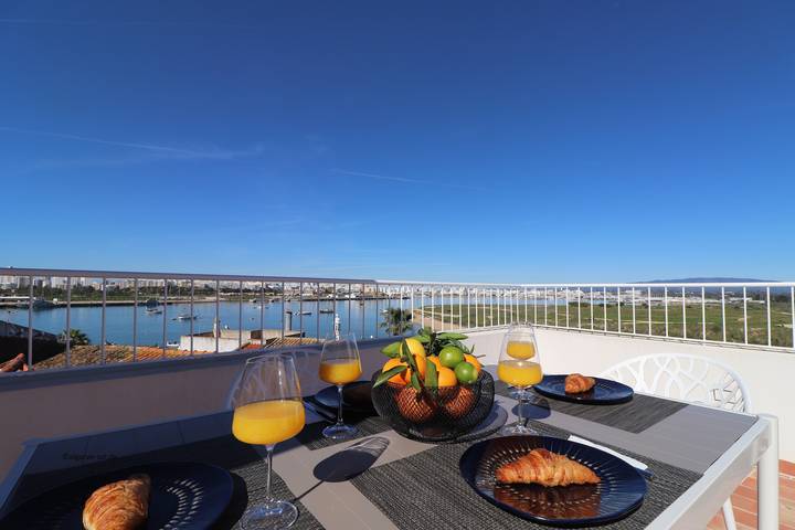 Maison de vacances 'Casa Herzog' avec vue mer, Wi-Fi et climatisation in Ferragudo, District de Faro