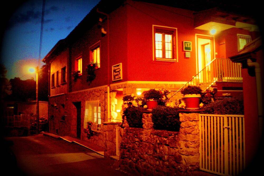 Huerta Carúa Apartments. 4 people, barbecue, Wifi, terrace, rural. in Villamayor (Piloña), Piloña