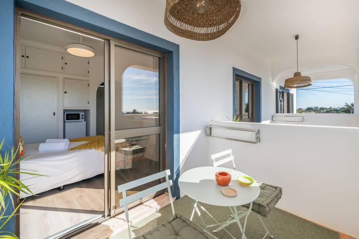 Ganze Wohnung, Ferienwohnung 'Caramujeira Guest House Room 3 -' mit Meerblick, Gemeinschaftspool und WLAN in Faro Distrikt